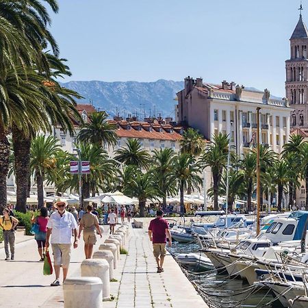 Beautiful Apartment In Split With Kitchen エクステリア 写真