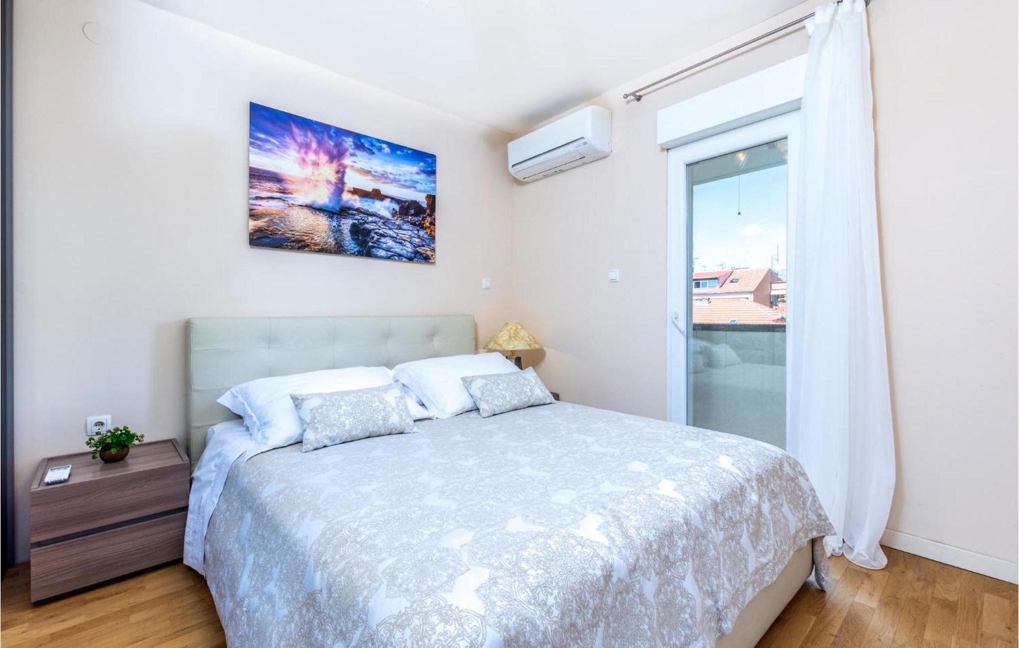 Beautiful Apartment In Split With Kitchen エクステリア 写真