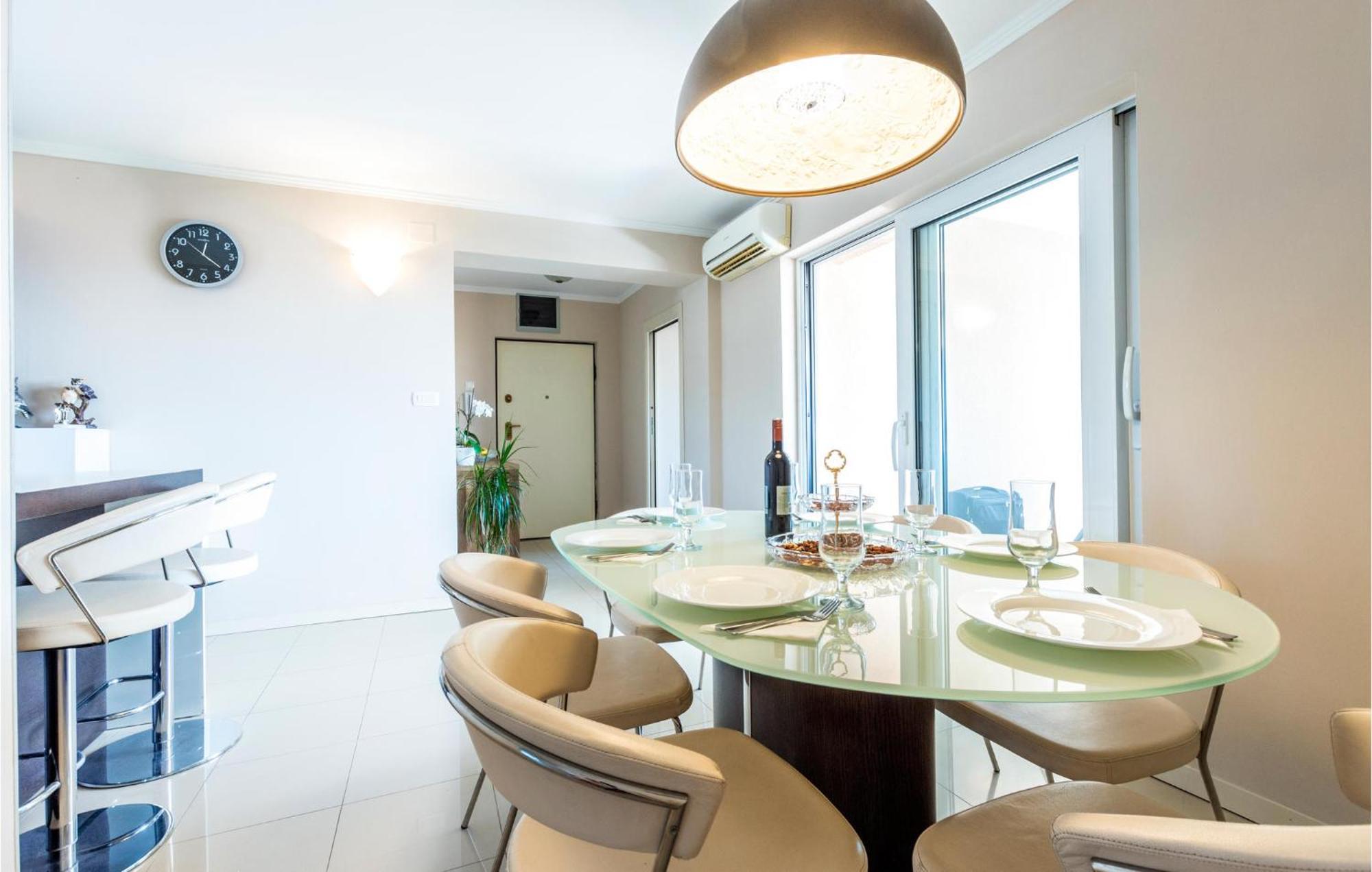 Beautiful Apartment In Split With Kitchen エクステリア 写真