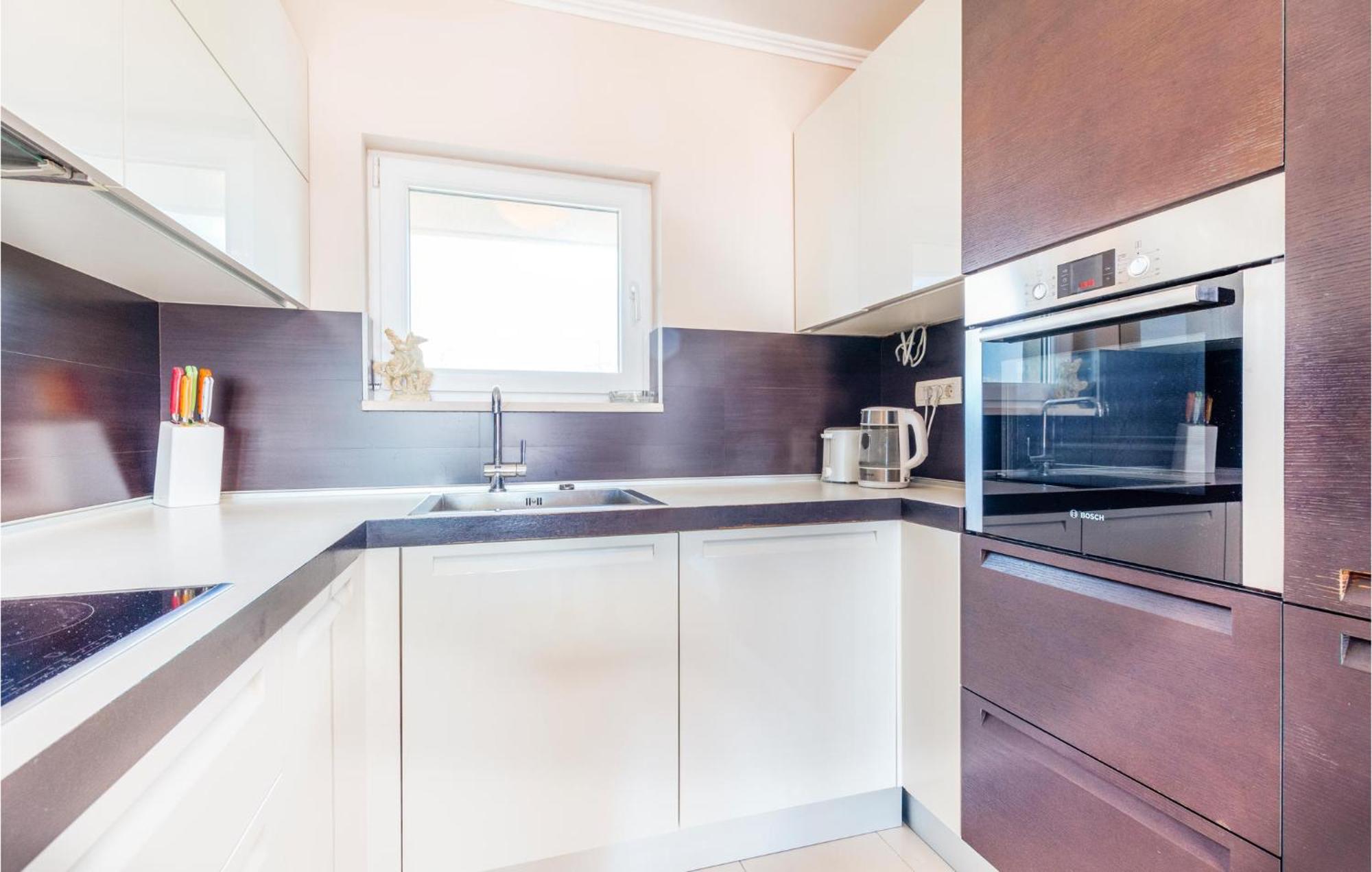 Beautiful Apartment In Split With Kitchen エクステリア 写真