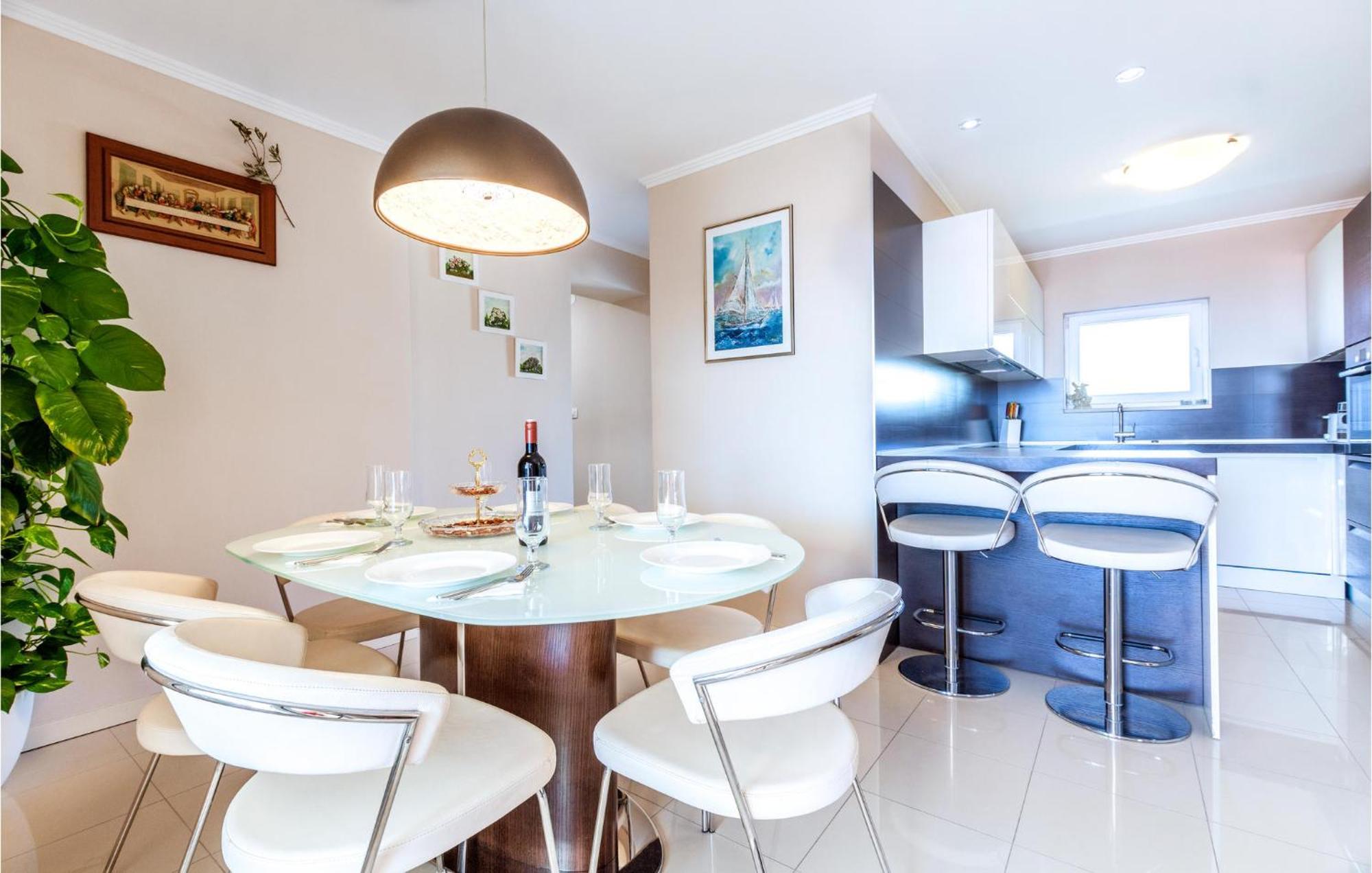 Beautiful Apartment In Split With Kitchen エクステリア 写真