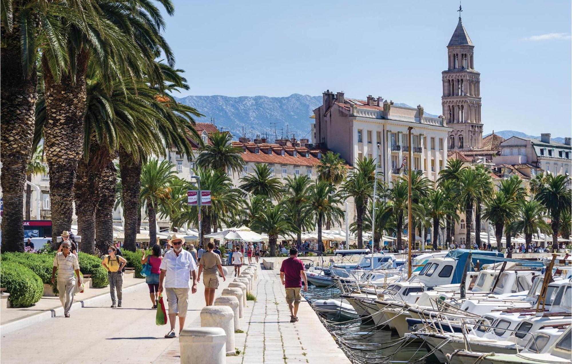 Beautiful Apartment In Split With Kitchen エクステリア 写真
