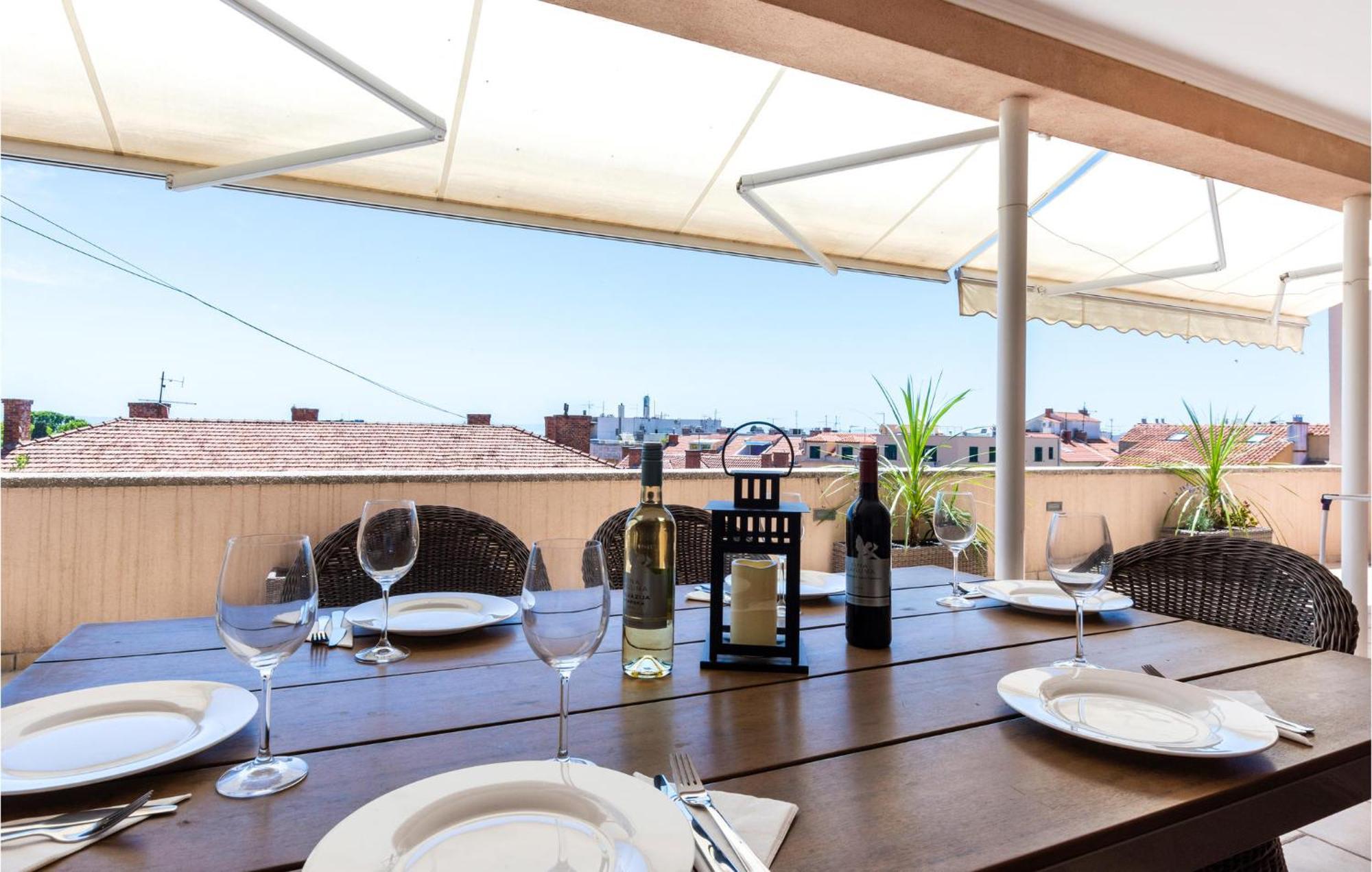 Beautiful Apartment In Split With Kitchen エクステリア 写真